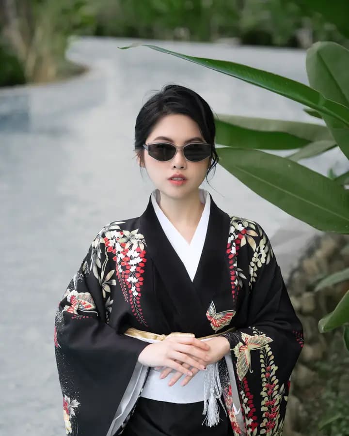 Người mẫu mặc kimono bên hồ bơi, bộ ảnh concept tại Mikazuki